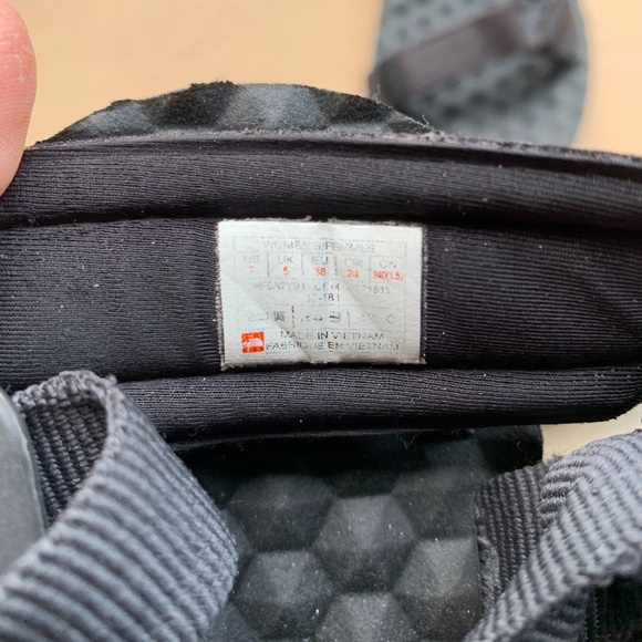 North Face womens size 7 or mens size 5 - Picture 5 of 6